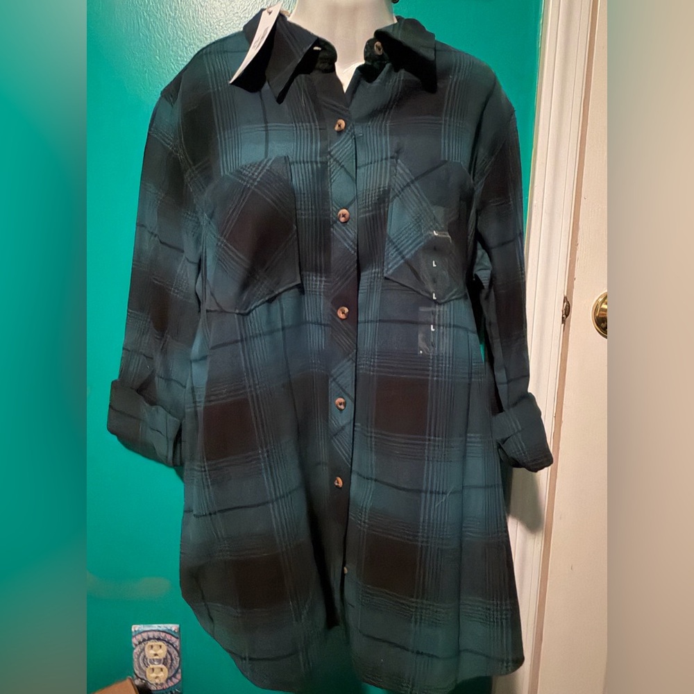 NWT Natural Turqoise and Navy Plaid Button-Up Shirt size L